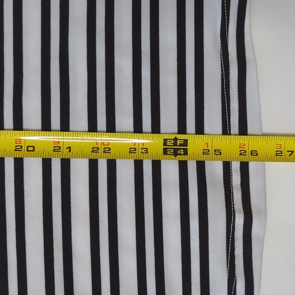 Lululemon Cool Racerback Form Fitting Tank Top Black White Stripes - Picture 4 of 4